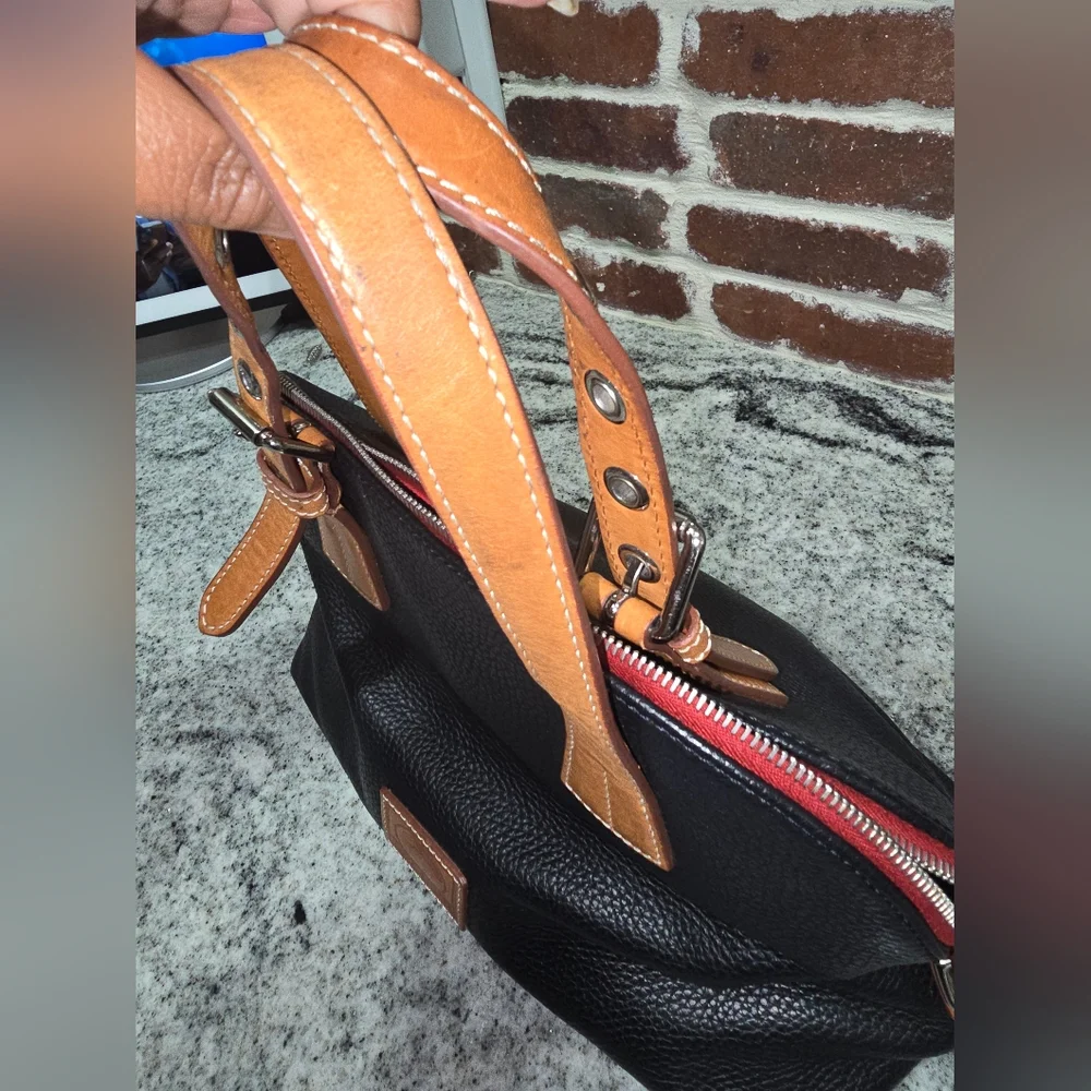 SOLD…SOLD…SOLD… Dooney Bourke Vintage Handbage - Picture 5 of 7